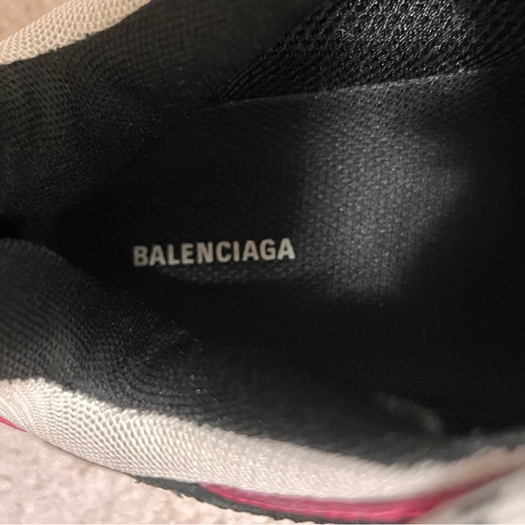 Balenciaga Triple S - Picture 2 of 5